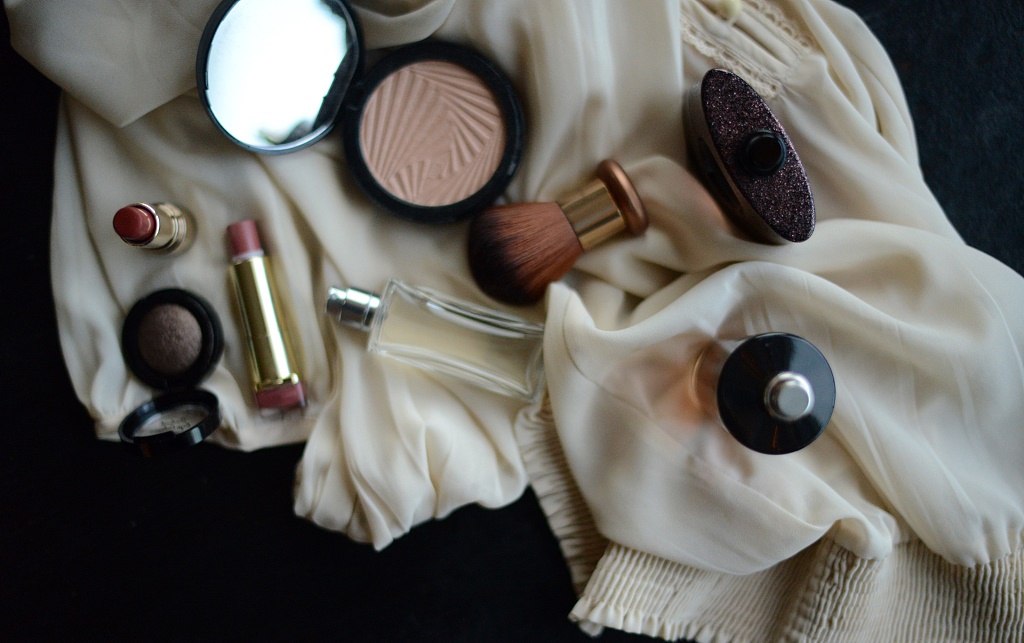 進口化妝品備案代理報關(guān)