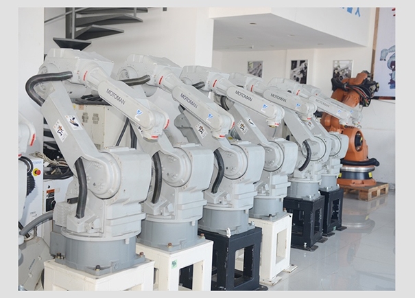 1628851430551490.jpg 二手多功能工業(yè)機器人進口清關(guān)_副本.jpg